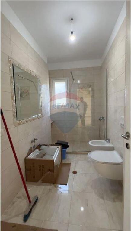🏡 Apartament 2+1 – Për Shitje | Lungomare, Vlorë