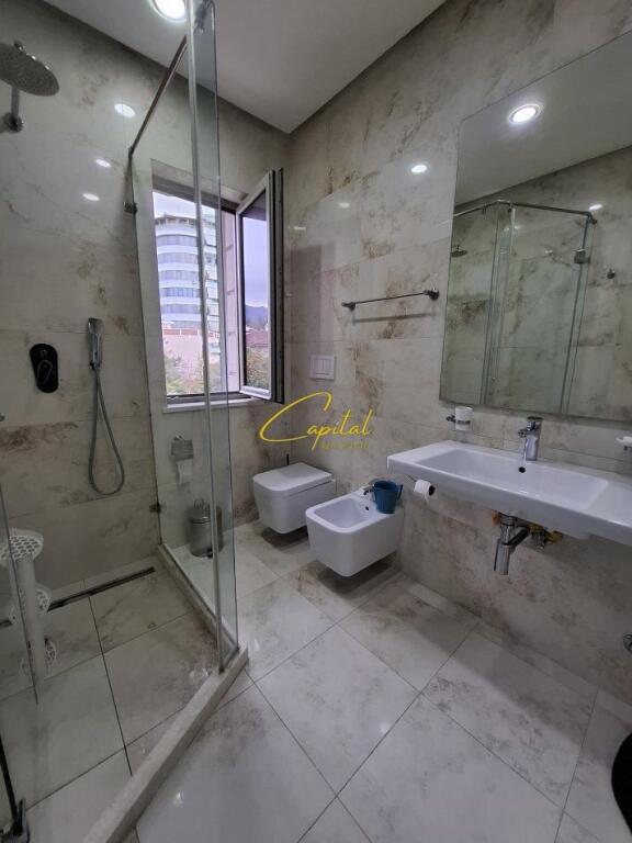 APARTAMENT ME QIRA 3+1 ISH TREGU ELEKTRIK 800 EURO