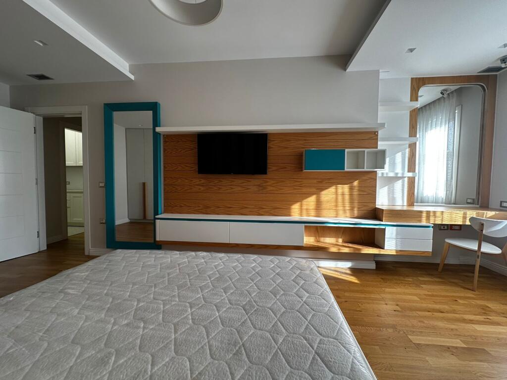 For rent 3+1  2 toilets 1 balcony enclosed with folding glass windows and with mini furniture including sink 1 complete laundry room Distributor corridor