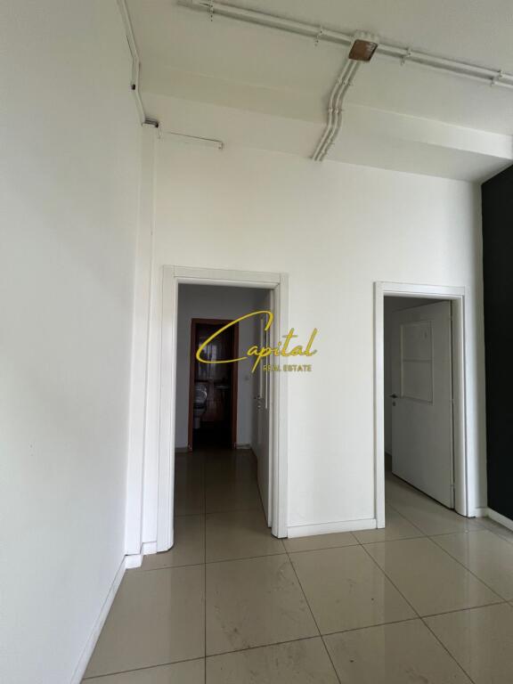 LOCALE COMMERCIALE IN AFFITTO 105 M2 Via Teodor Keko 900 EURO