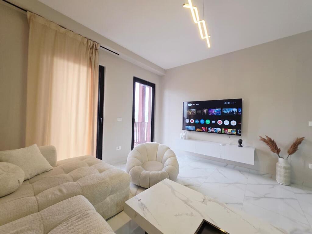 🏠 Jepet me qira apartament 3+1+2