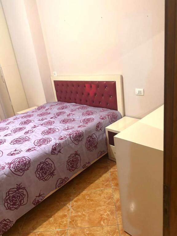 Jepet me qera apartament 2+1 tek bulevardi i ri
