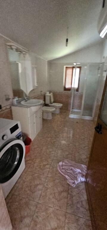 🏡 CASA PRIVATA SU 3 PIANI CON TERRENO – IN VENDITA 🏡 📍 Manëz, Durrës