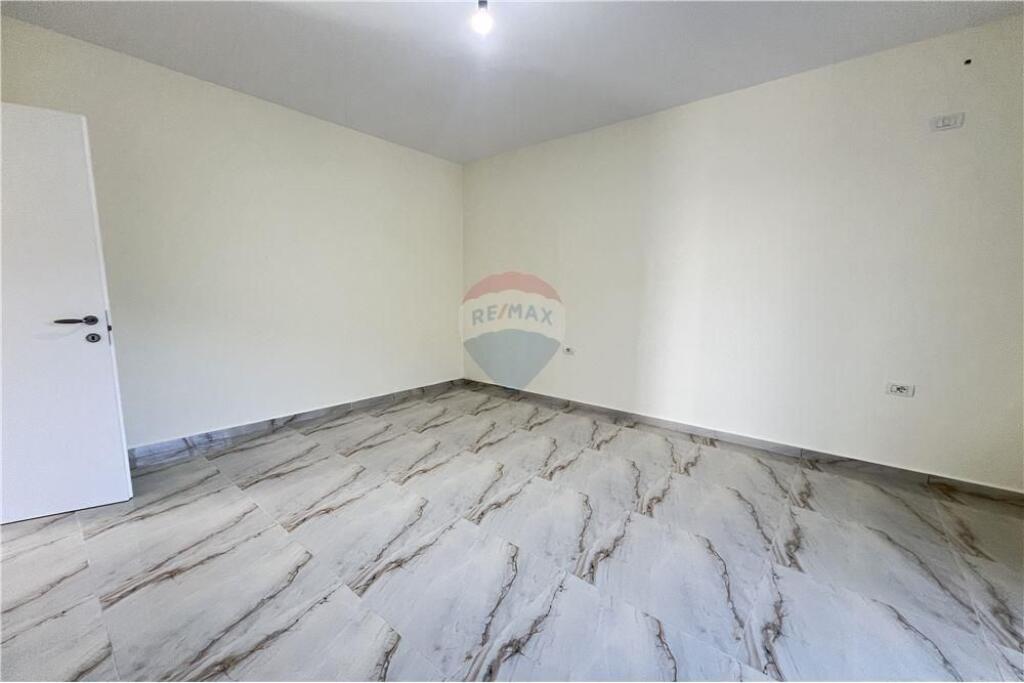 🏡 Apartament 2+1 – Për Shitje | Lungomare, Vlorë