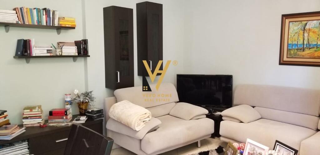 JEPET APARTAMENT 2+1 ME QIRA TE RRUGA E DURRESIT 1.100 EURO