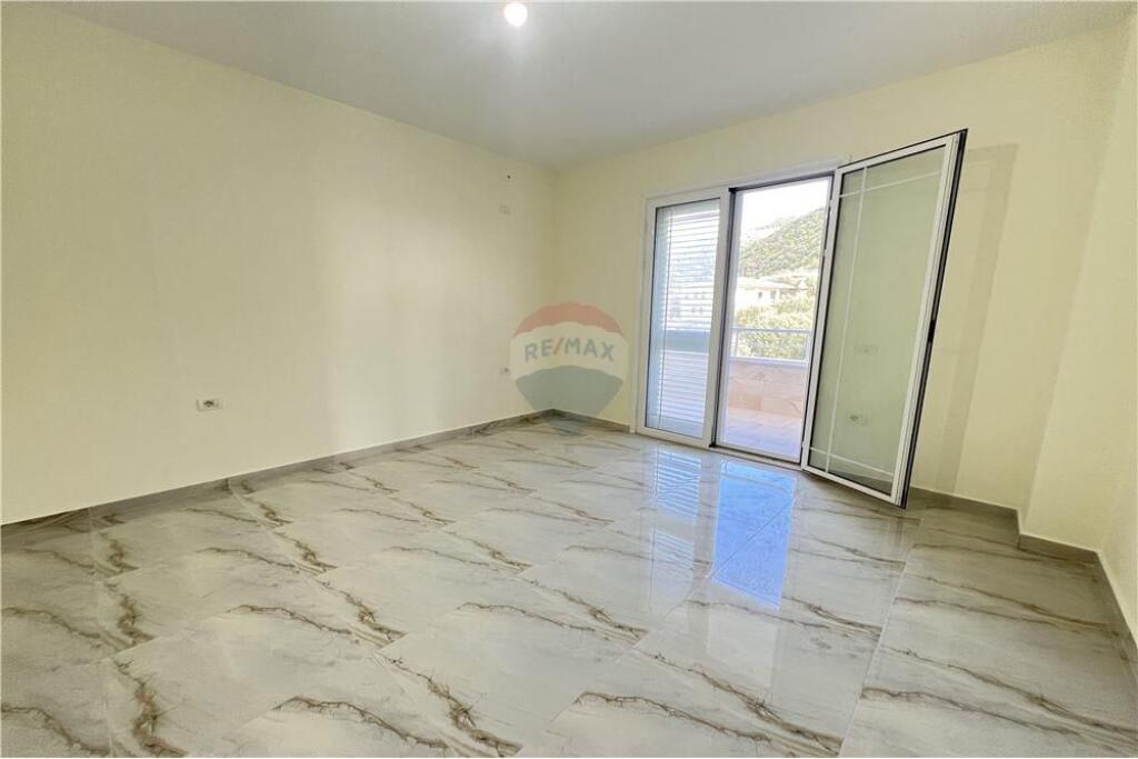 🏡 Apartament 2+1 – Për Shitje | Lungomare, Vlorë
