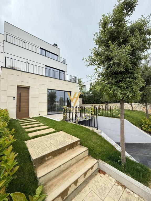THREE-STOREY VILLA FOR SALE IN REZ.FOREST, LIQENI THATE 1,500,000 EURO