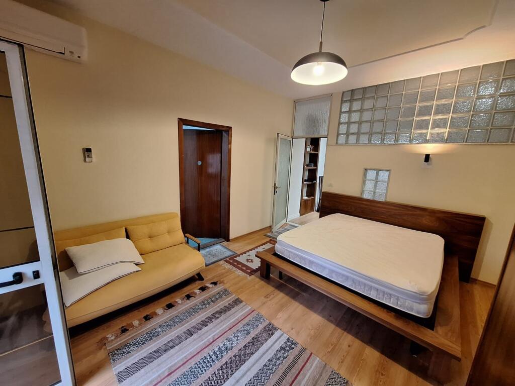 Appartamento 1+1 in affitto  Primo piano residenziale, edificio esistente investito 50m2 Acqua e luce incluse nel prezzo 700€/mese