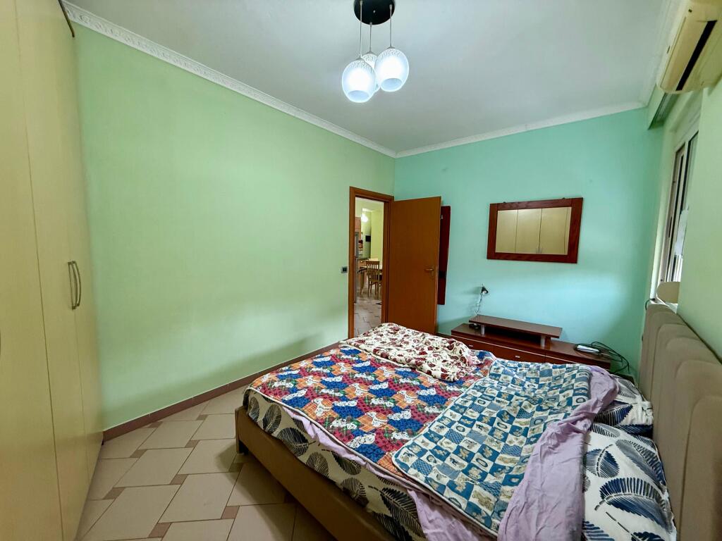📣 AFFITTO Appartamento 1+1+Studio 📍 Vicino alla Strada "Bogdaneve" ✨   🏢 Nuova Costruzione  🪜 Piano 1 (Residenziale)  🛋️ Completamente Arredato  📐 Superficie 74 m2   💶 Prezzo 65.000 Lek