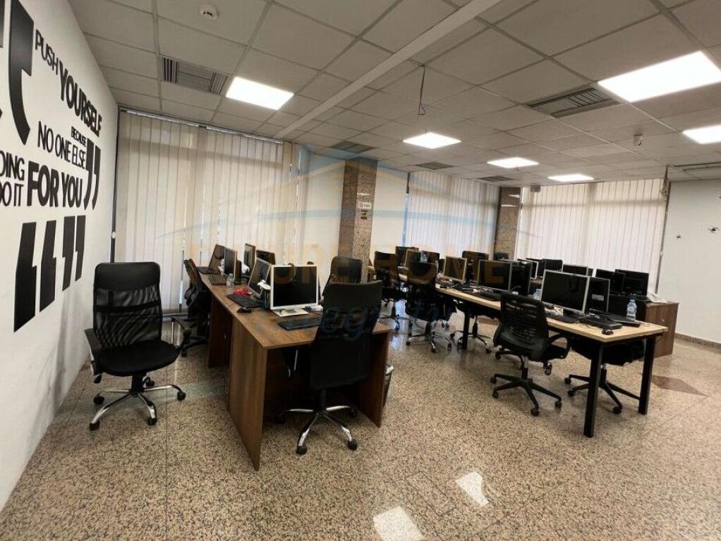 Affitto, Spazio Commerciale per Uffici, Blloku, Tirana..!