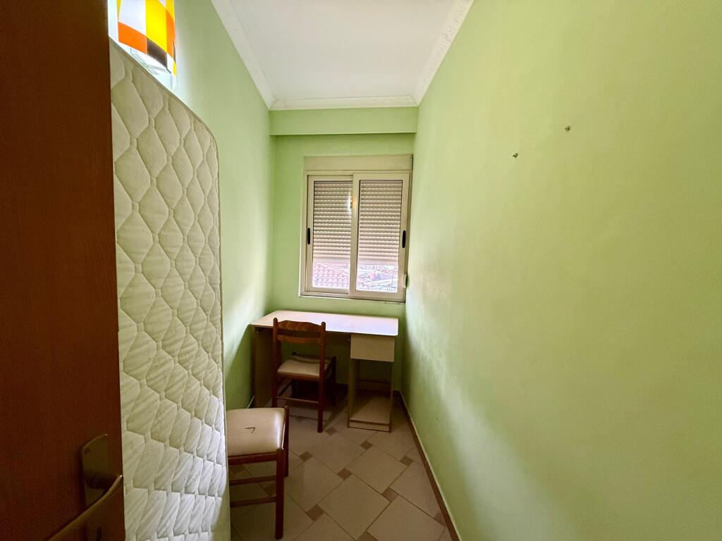 📣 AFFITTO Appartamento 1+1+Studio 📍 Vicino alla Strada "Bogdaneve" ✨   🏢 Nuova Costruzione  🪜 Piano 1 (Residenziale)  🛋️ Completamente Arredato  📐 Superficie 74 m2   💶 Prezzo 65.000 Lek