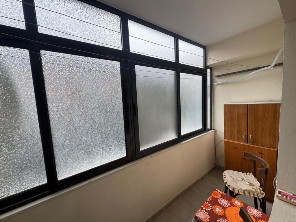 Apartament 1+1 me kuzhine me vete me qera tek Medreseja e Tiranes (ID D8241Z8)