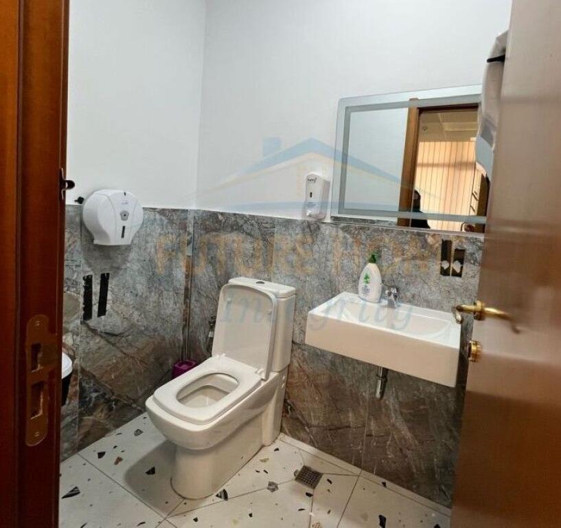 Affitto, Spazio Commerciale per Uffici, Blloku, Tirana..!
