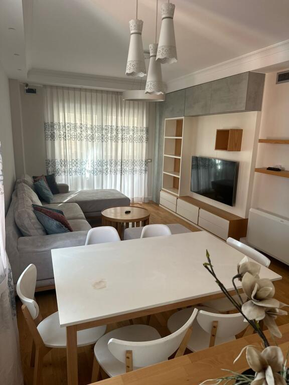 For rent 3+1  2 toilets 1 balcony enclosed with folding glass windows and with mini furniture including sink 1 complete laundry room Distributor corridor