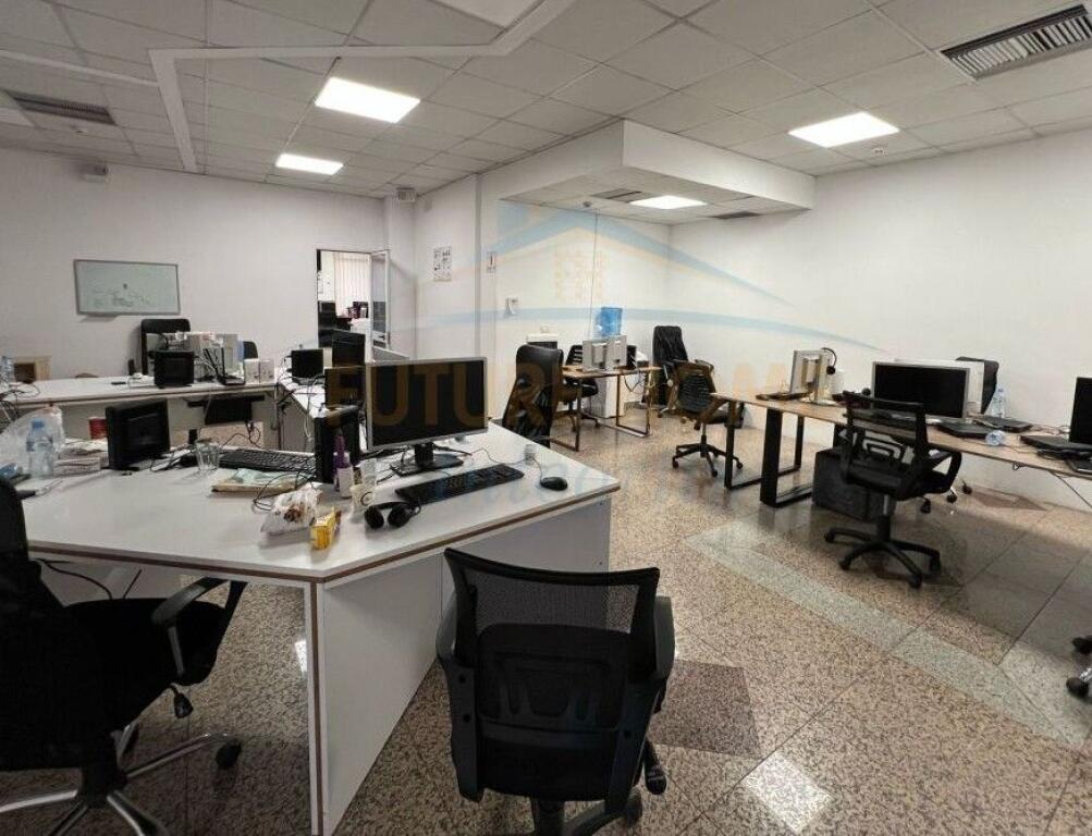 Affitto, Spazio Commerciale per Uffici, Blloku, Tirana..!