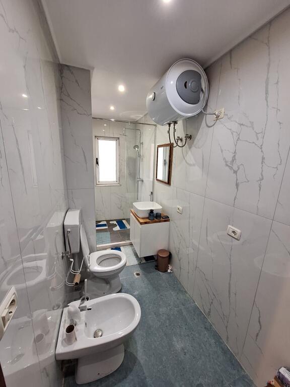 Appartamento 1+1 in affitto  Primo piano residenziale, edificio esistente investito 50m2 Acqua e luce incluse nel prezzo 700€/mese
