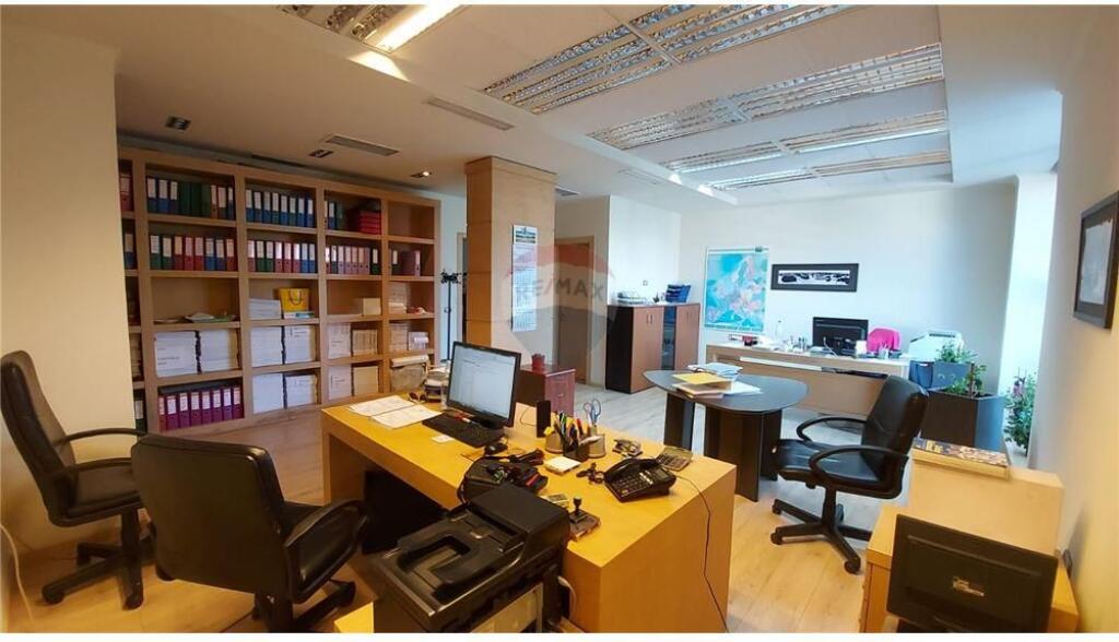 Shitet - Zyre 60 m2 tek rruga Elbasanit