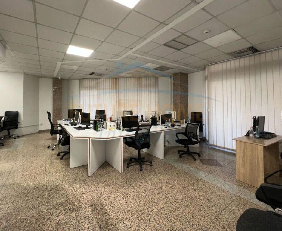 Affitto, Spazio Commerciale per Uffici, Blloku, Tirana..!
