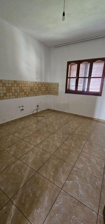 🏡 CASA PRIVATA SU 3 PIANI CON TERRENO – IN VENDITA 🏡 📍 Manëz, Durrës