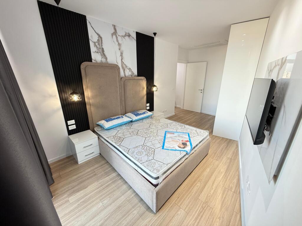 📣 SUPER RENT Apartment 2+1 With Parking 📍 Lake View Residence, Artificial Lake ✨   🏢 New Building  🪜 Floor 1 (With 2 Elevators)  🛋️ Furnished in a Contemporary Style with Architect   💶 Price 1,300 Euro