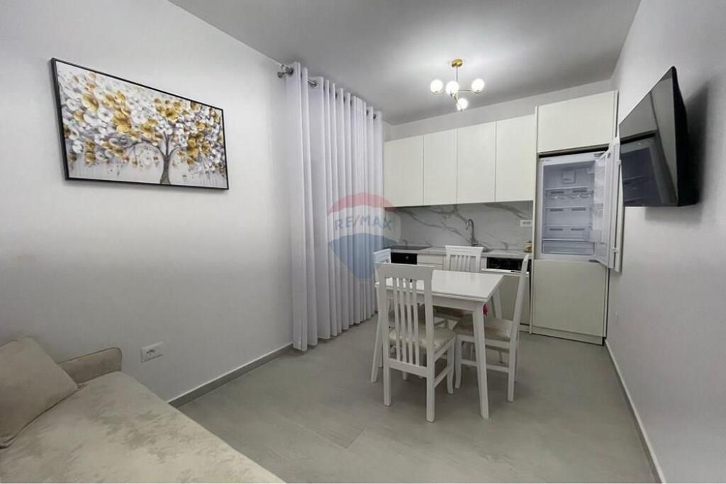 Apartment 1+1 for rent at Komuna e Parisit