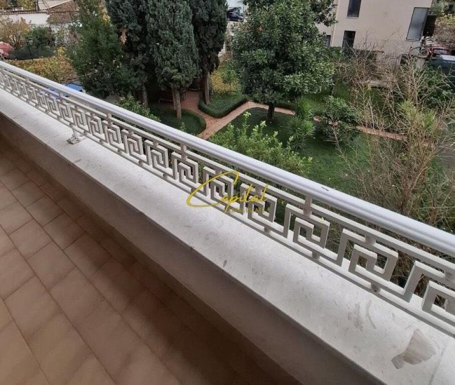 APARTAMENT ME QIRA 3+1 ISH TREGU ELEKTRIK 800 EURO