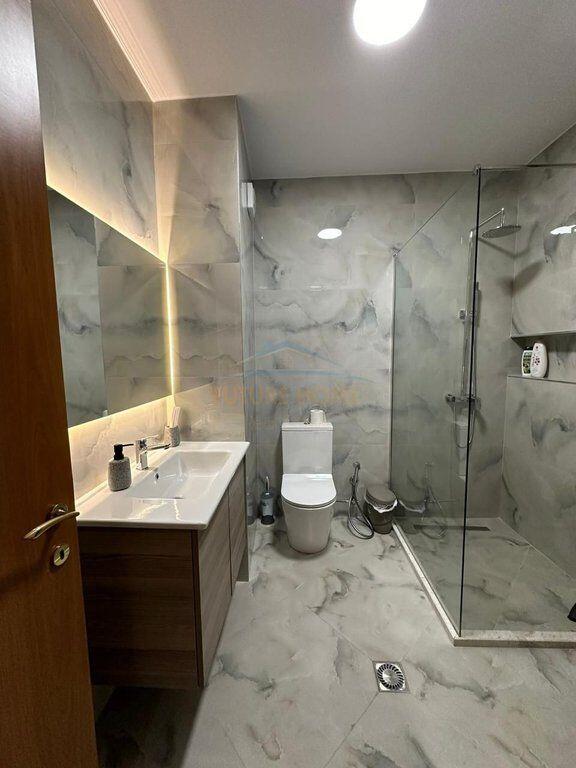 Shitet, Apartament 2+1, Air Albania