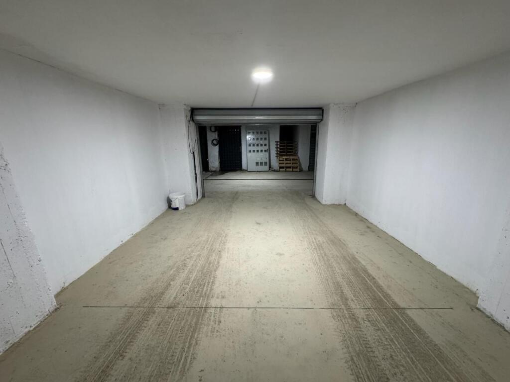 Garage in Vendita