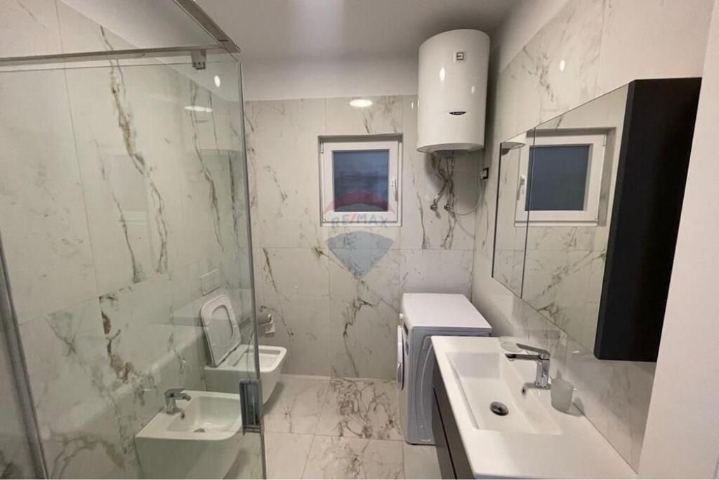 Apartment 1+1 for rent at Komuna e Parisit