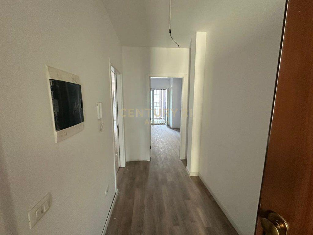 SHITET APARTAMENT 1 + 1 TEK EMERALD CENTER RRUGA 5 MAJI !