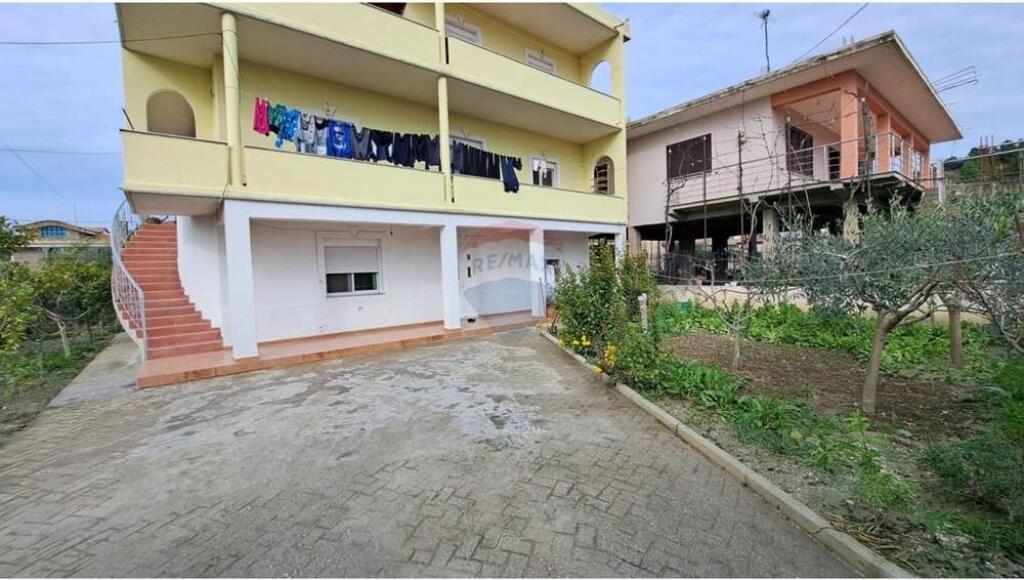 🏡 Villa su 3 Piani – In Vendita | Quartiere Kushtrimi, Vlora