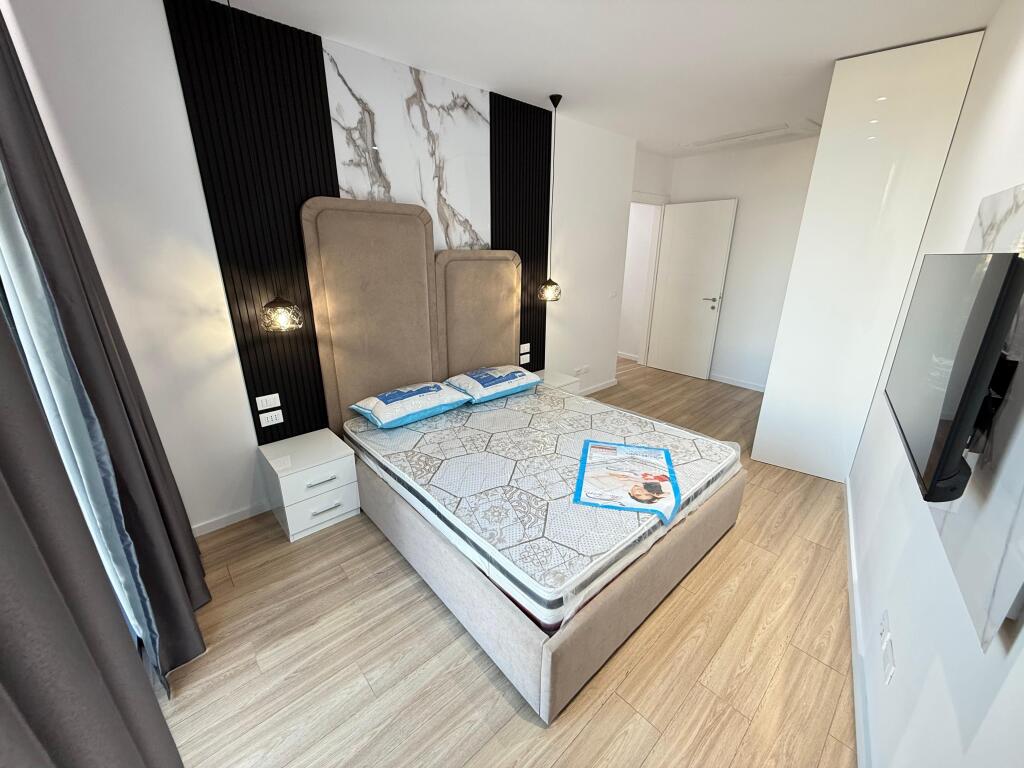 📣 SUPER RENT Apartment 2+1 With Parking 📍 Lake View Residence, Artificial Lake ✨   🏢 New Building  🪜 Floor 1 (With 2 Elevators)  🛋️ Furnished in a Contemporary Style with Architect   💶 Price 1,300 Euro