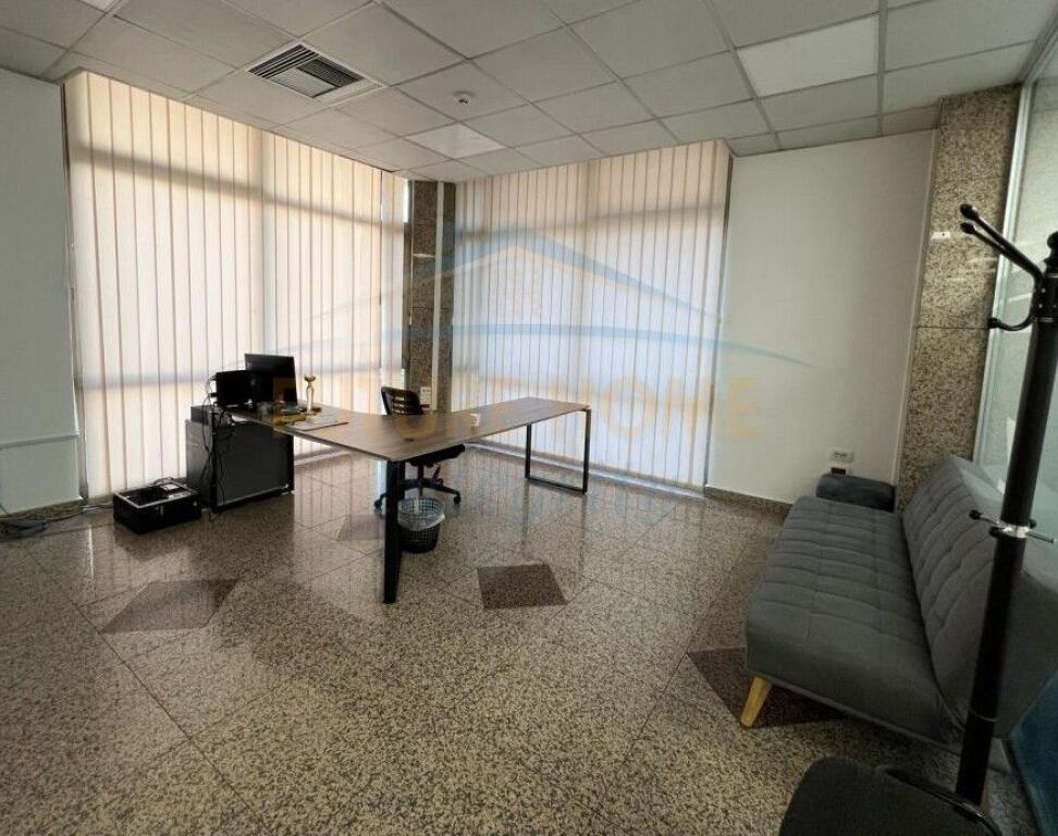 Affitto, Spazio Commerciale per Uffici, Blloku, Tirana..!