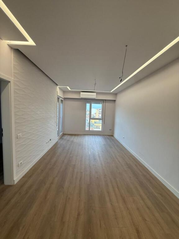 SHKOLLA E KUQE  selling apartment with garage 2+1+2