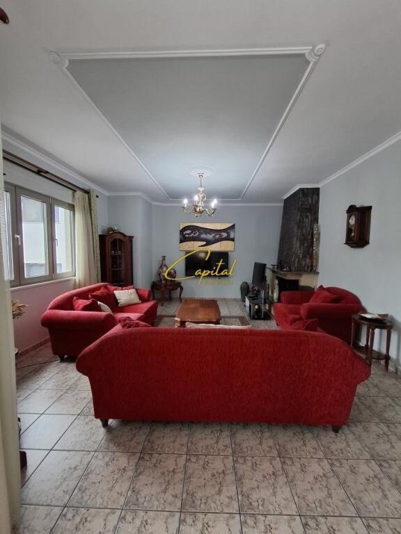 APARTAMENT ME QIRA 3+1 ISH TREGU ELEKTRIK 800 EURO