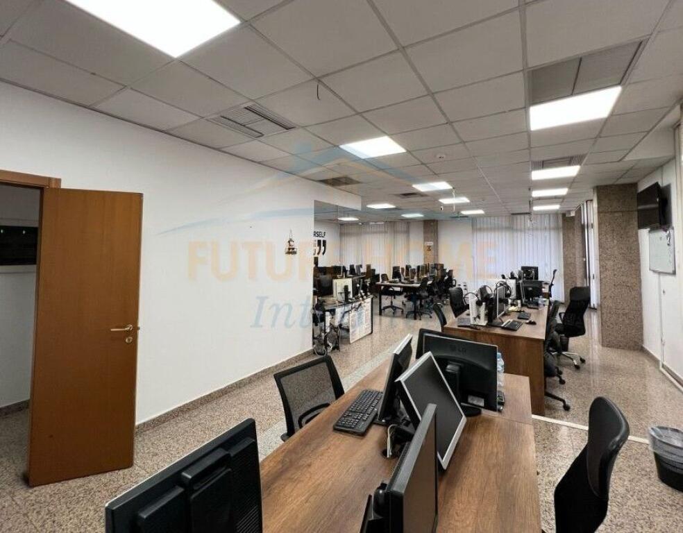 Affitto, Spazio Commerciale per Uffici, Blloku, Tirana..!