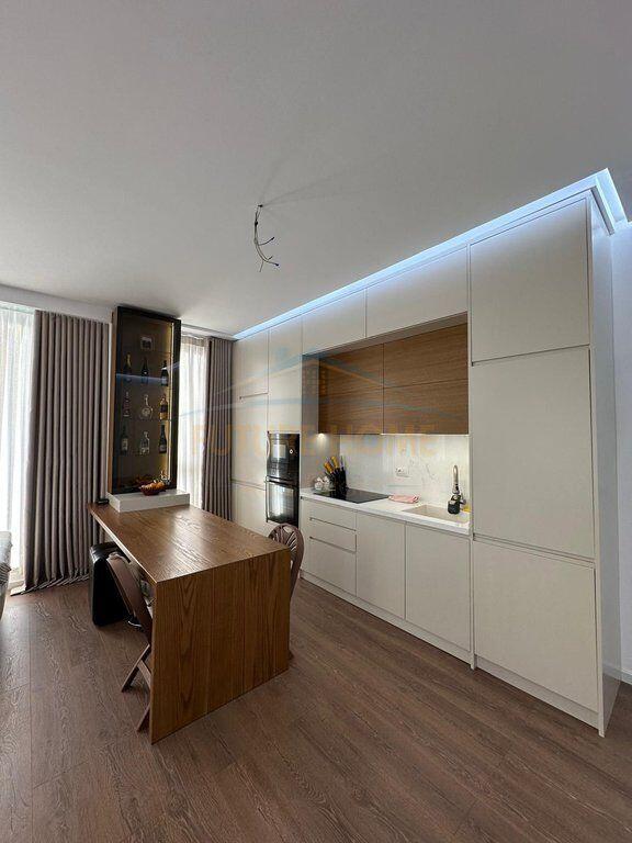 Shitet, Apartament 3+1+2, Jordan Misja, Tiranë