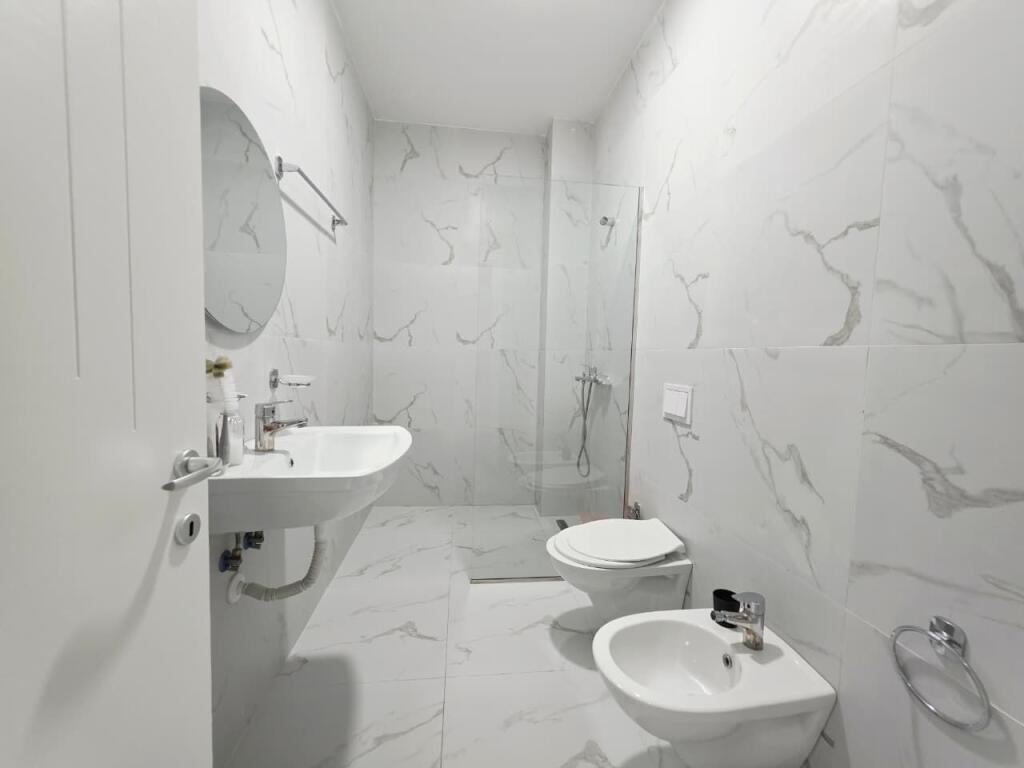 🏠 Jepet me qira apartament 3+1+2
