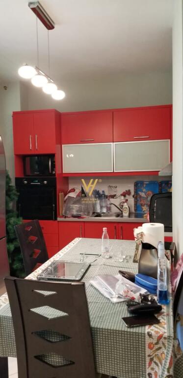 JEPET APARTAMENT 2+1 ME QIRA TE RRUGA E DURRESIT 1.100 EURO