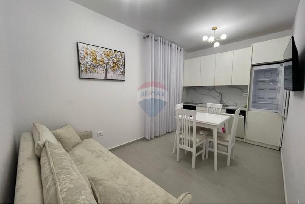 Apartment 1+1 for rent at Komuna e Parisit