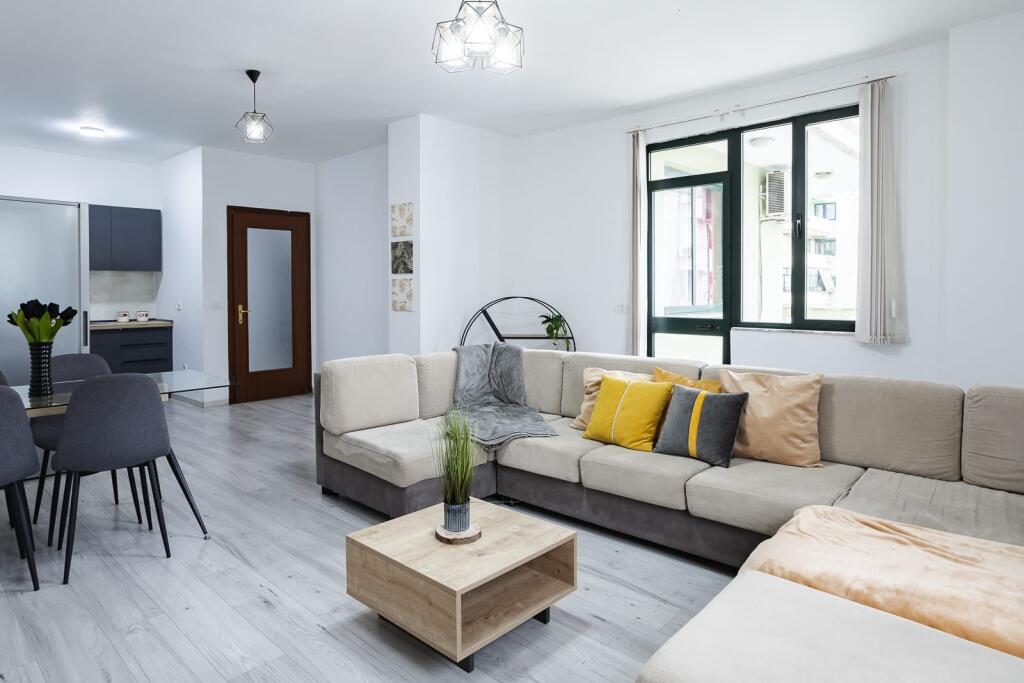 Affittasi appartamento 3+1+2 bagni presso l'ex-Esposizione
