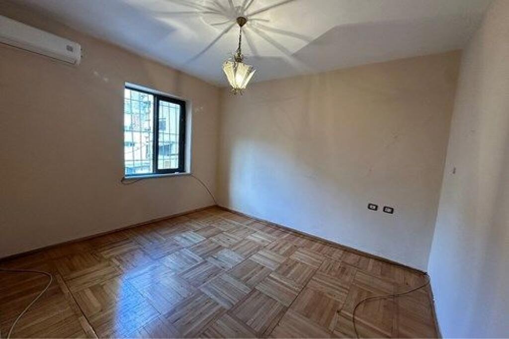 Apartment for sale on main street - Myslym Shyri