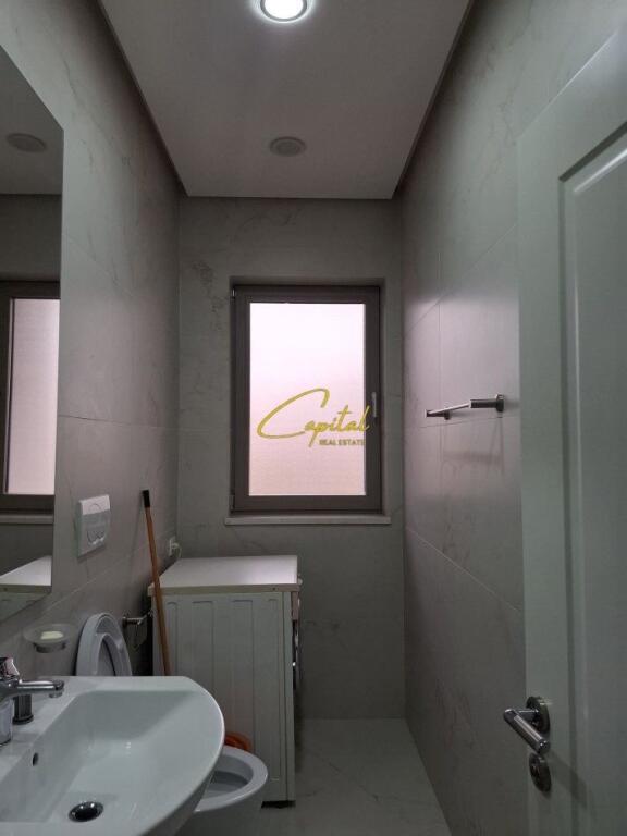 APARTAMENT ME QIRA 3+1 ISH TREGU ELEKTRIK 800 EURO