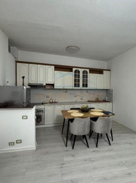 Qera, Apartament 1+1 , Rruga e Barrikadave