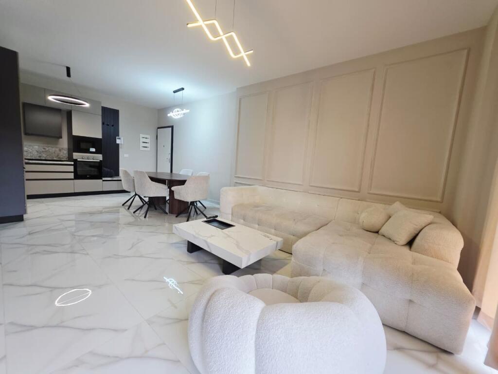 🏠 Jepet me qira apartament 3+1+2