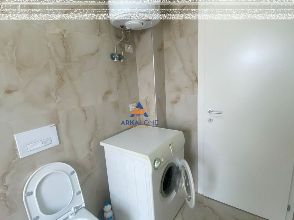 JEPET APARTMENT ME QERA 1+1+BALLKON " RRUGA 5 MAJ" 55.000 LEKE