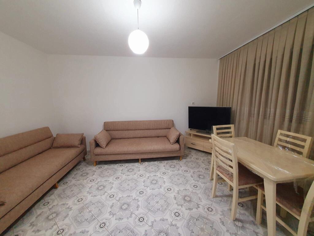 Jepet Me Qera Apartament 1+1+1 Ballkon
