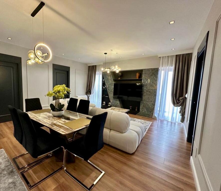 📣 QERA SUPER Apartament Luksoz 3+1 Me 2 Tualete Dhe Post Parking 📍Garden Building 🛣️ Rruga e "Kavajes" ✨