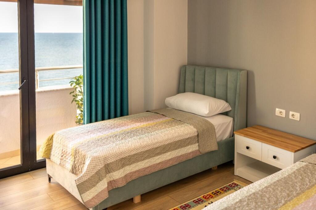 Apartment 2+1+2 for rent   Full Sea View in Currila
