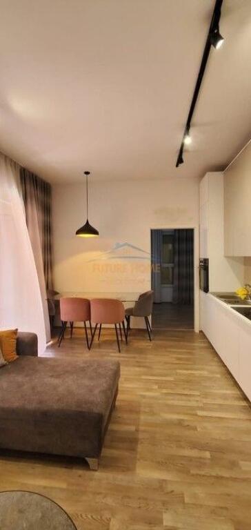 Affitto, Appartamento 1+1, Complesso Mangalem, Tirana.